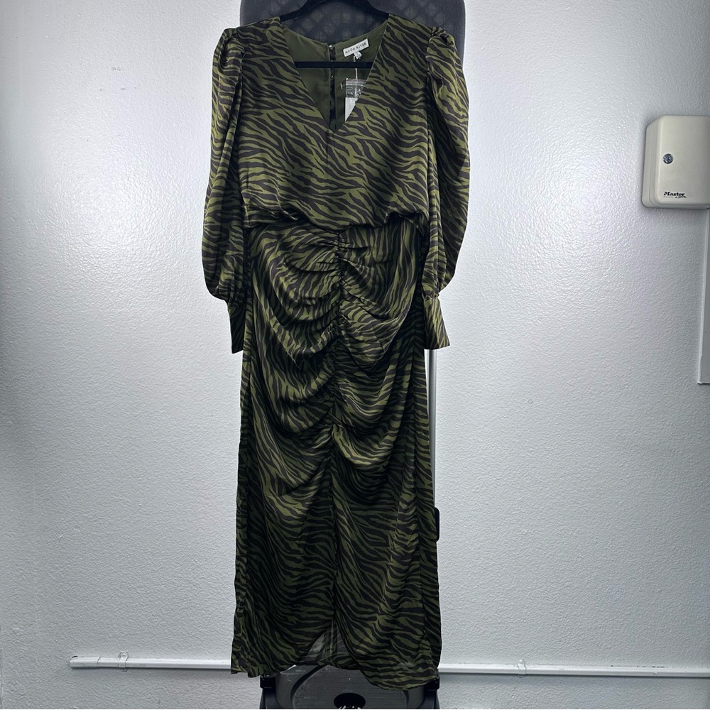 Moon River Green‎ Long Sleeve Gown with V-neck